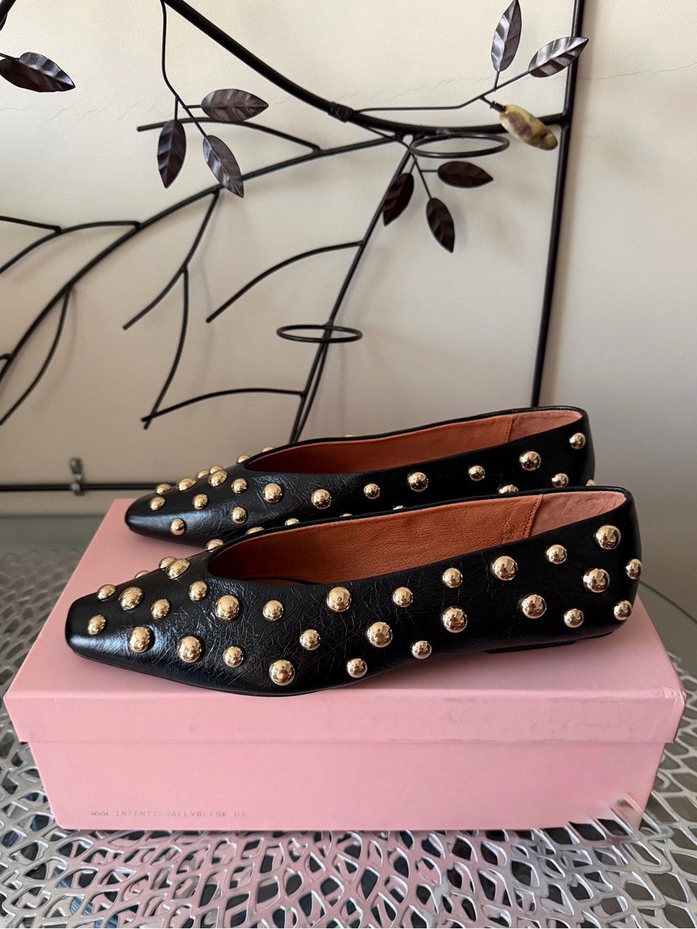 Intentionally Blank Switch Gold Dome Studded Black Leather Flats Size 8 NIB - Picture 9 of 12